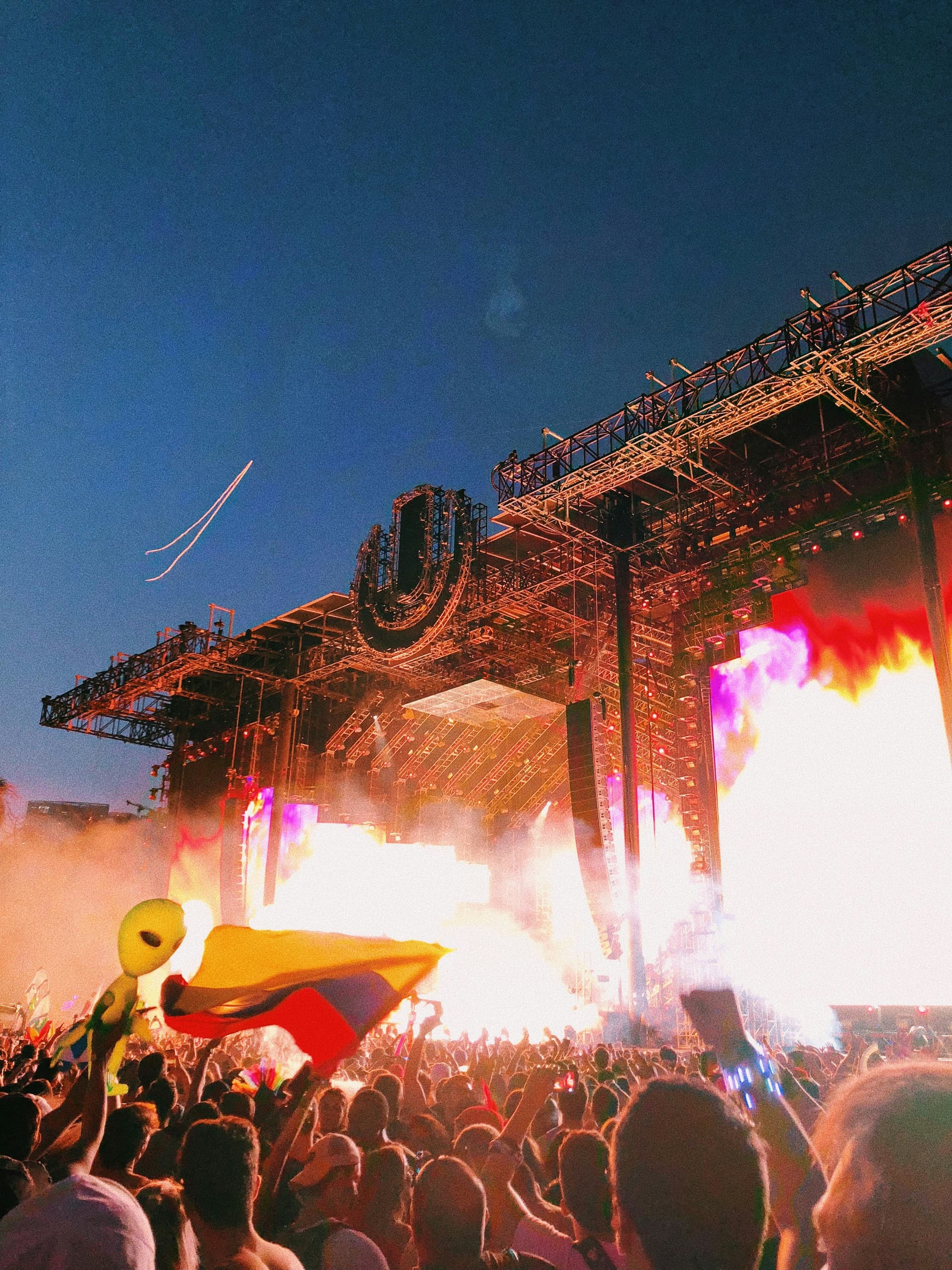 Entertainment event stage